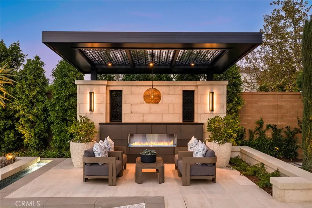 454 Ridgecrest Irvine, CA 92602