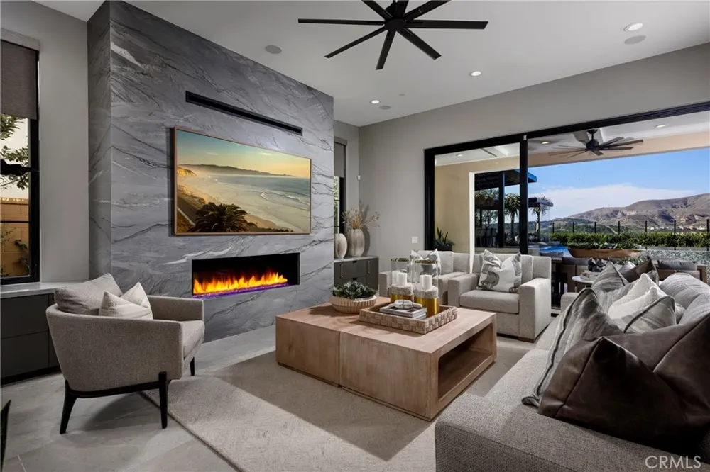 454 Ridgecrest Irvine, CA 92602