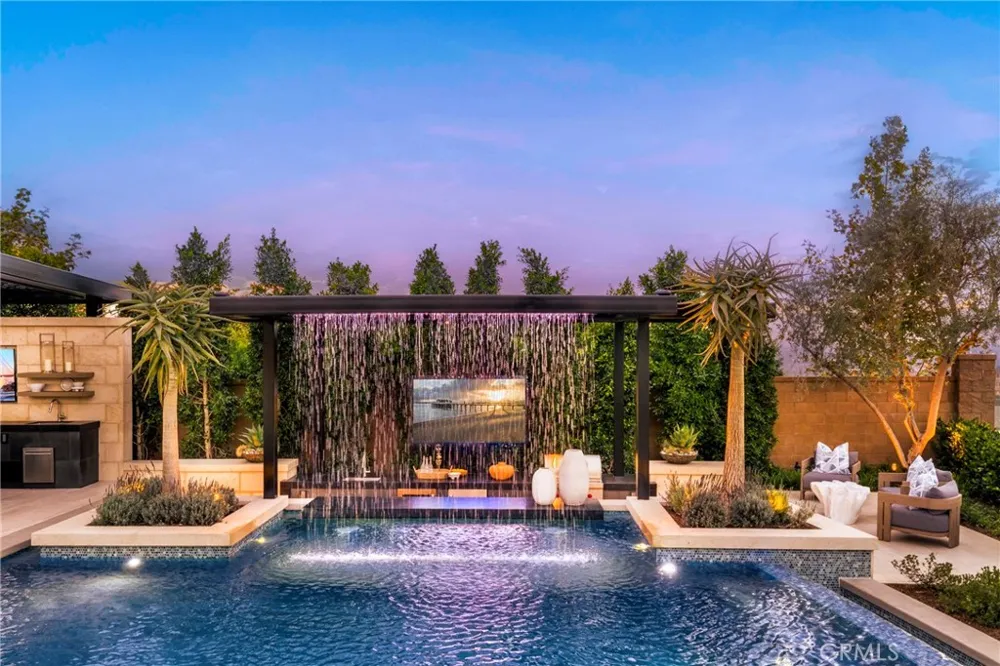 454 Ridgecrest Irvine, CA 92602