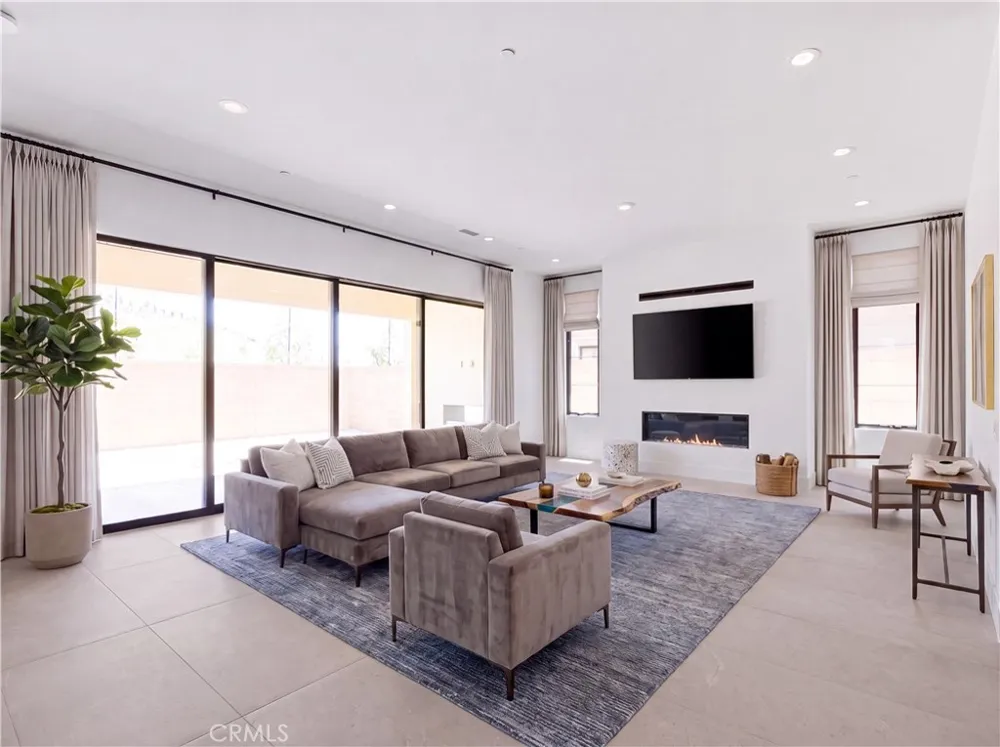 454 Ridgecrest Irvine, CA 92602