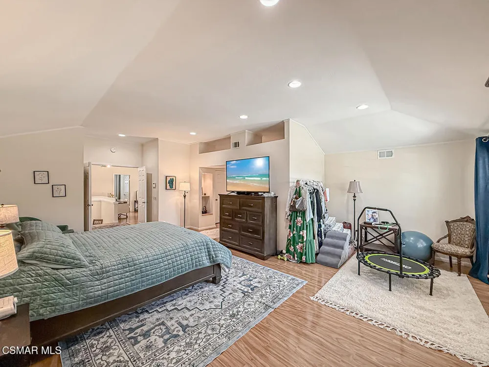 2111 Peak Place Thousand Oaks, CA 91362