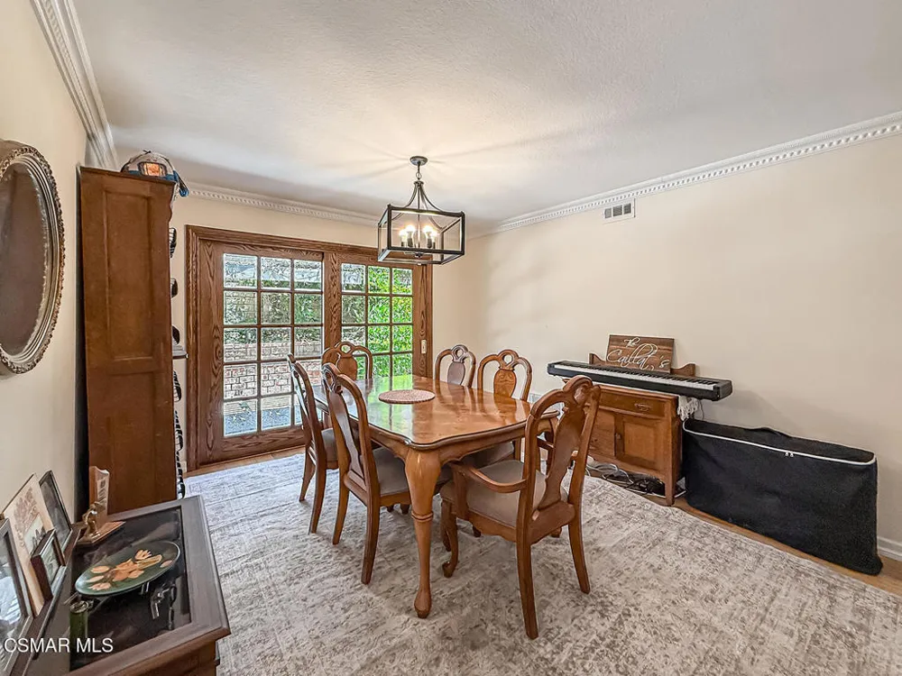 2111 Peak Place Thousand Oaks, CA 91362