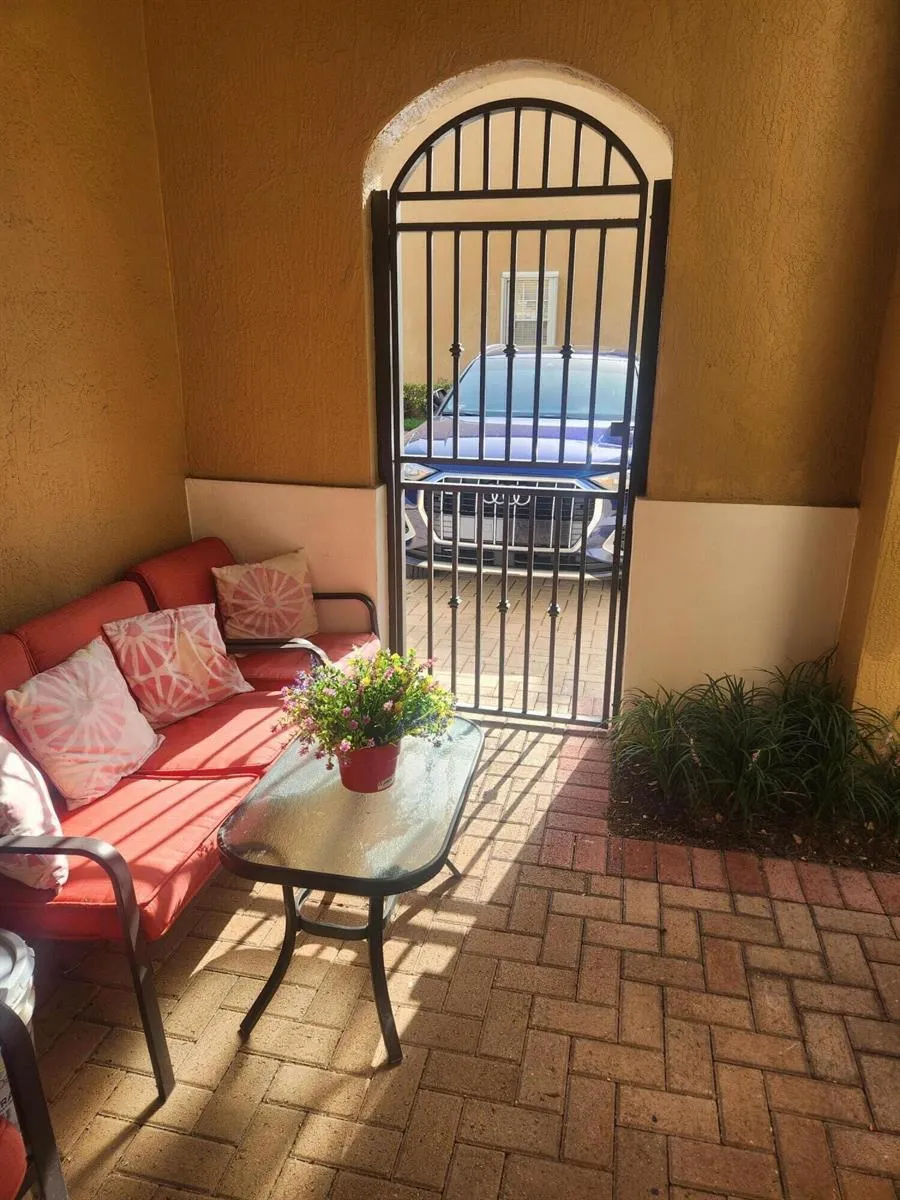 502 SW 147th Avenue Pembroke Pines, FL 33027