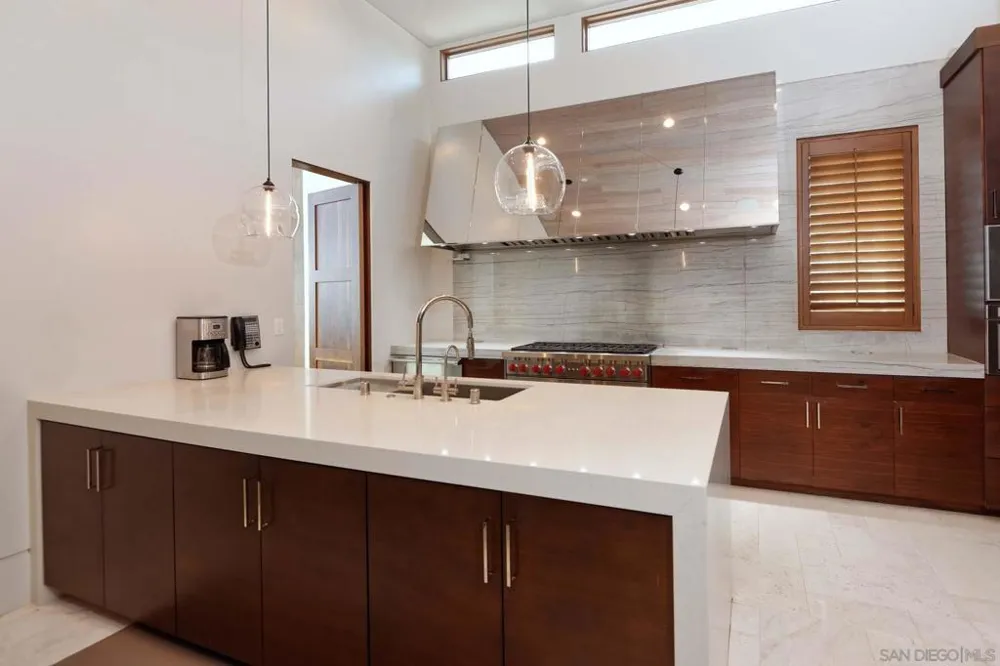 5910 Camino De La Costa La Jolla, CA 92037