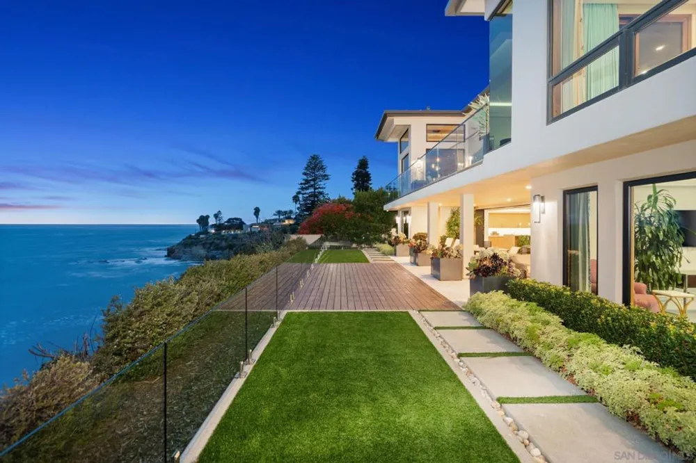 5910 Camino De La Costa La Jolla, CA 92037