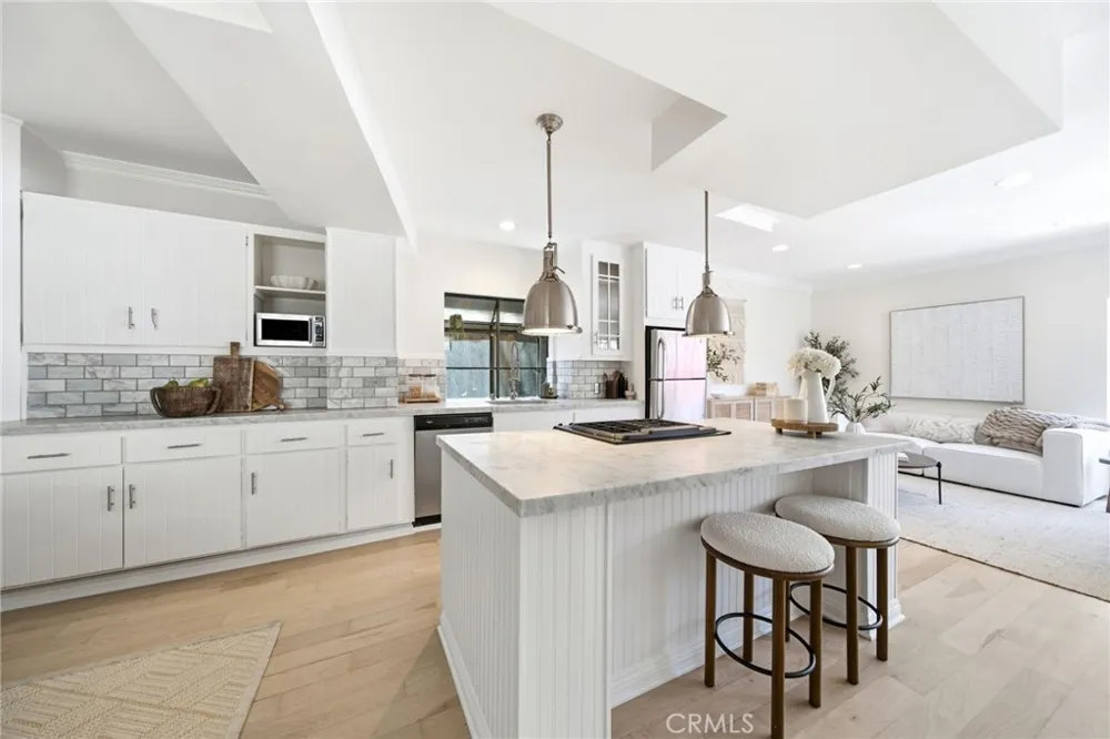 9624 Highland Gorge Drive Beverly Hills, CA 90210