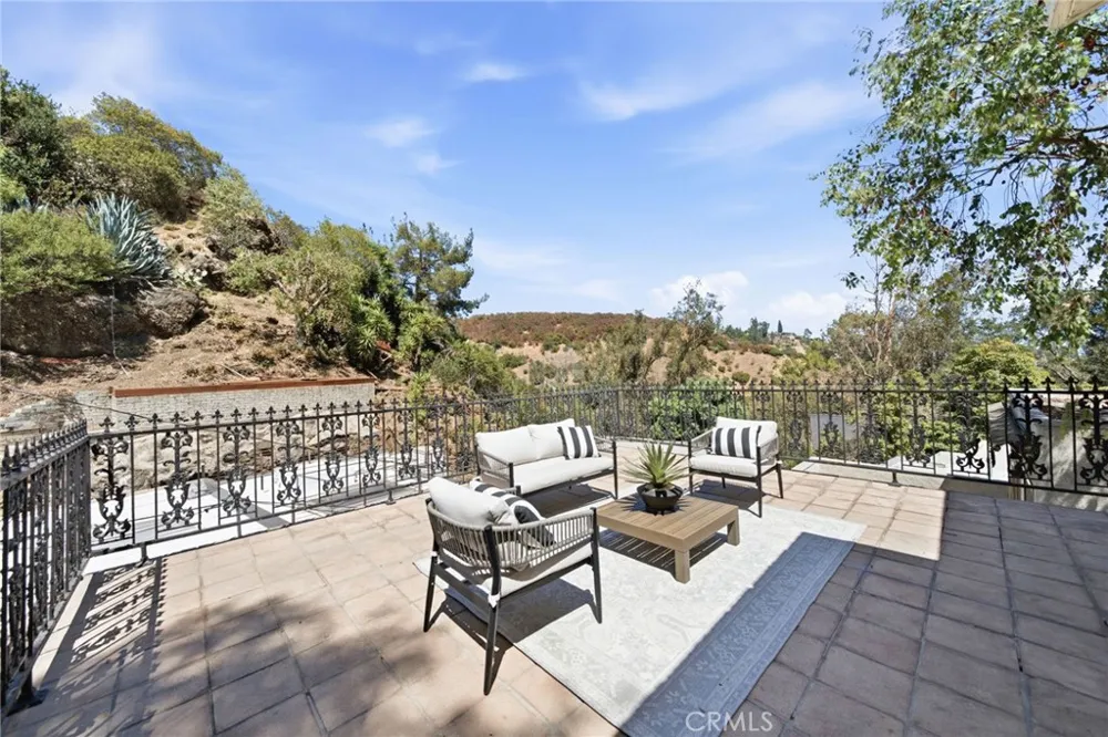 9624 Highland Gorge Drive Beverly Hills, CA 90210