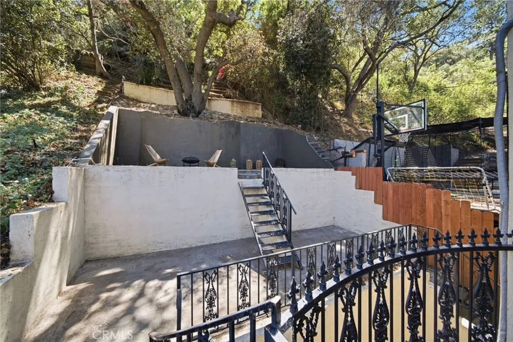 9624 Highland Gorge Drive Beverly Hills, CA 90210