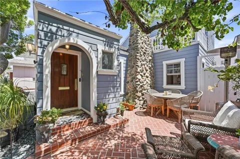 1617 E Balboa Boulevard