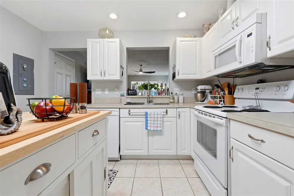 4611 SW 48TH WAY #108 Gainesville, FL 32608