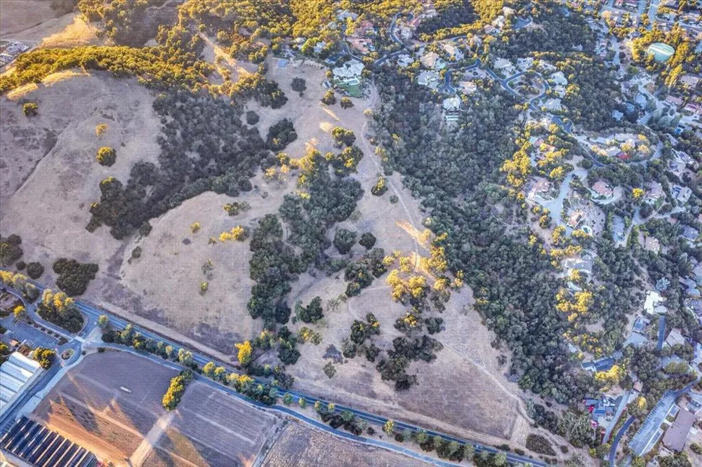 2005 Hecker Pass Hwy Gilroy, CA 95020