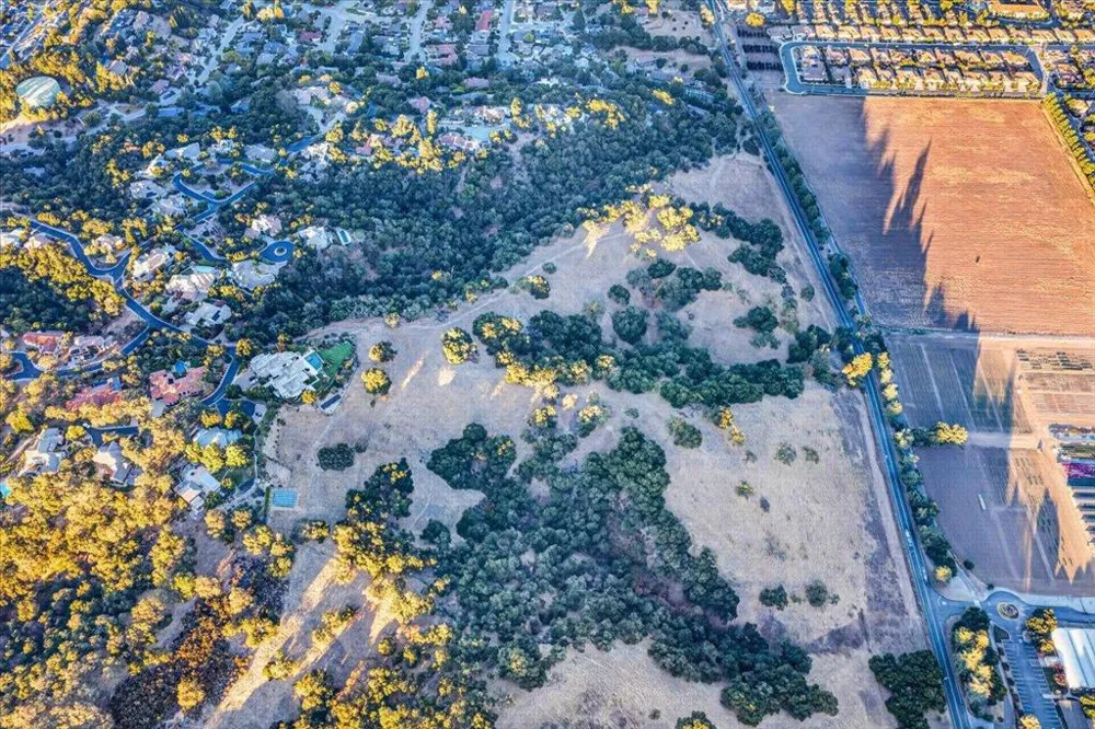 2005 Hecker Pass Hwy Gilroy, CA 95020