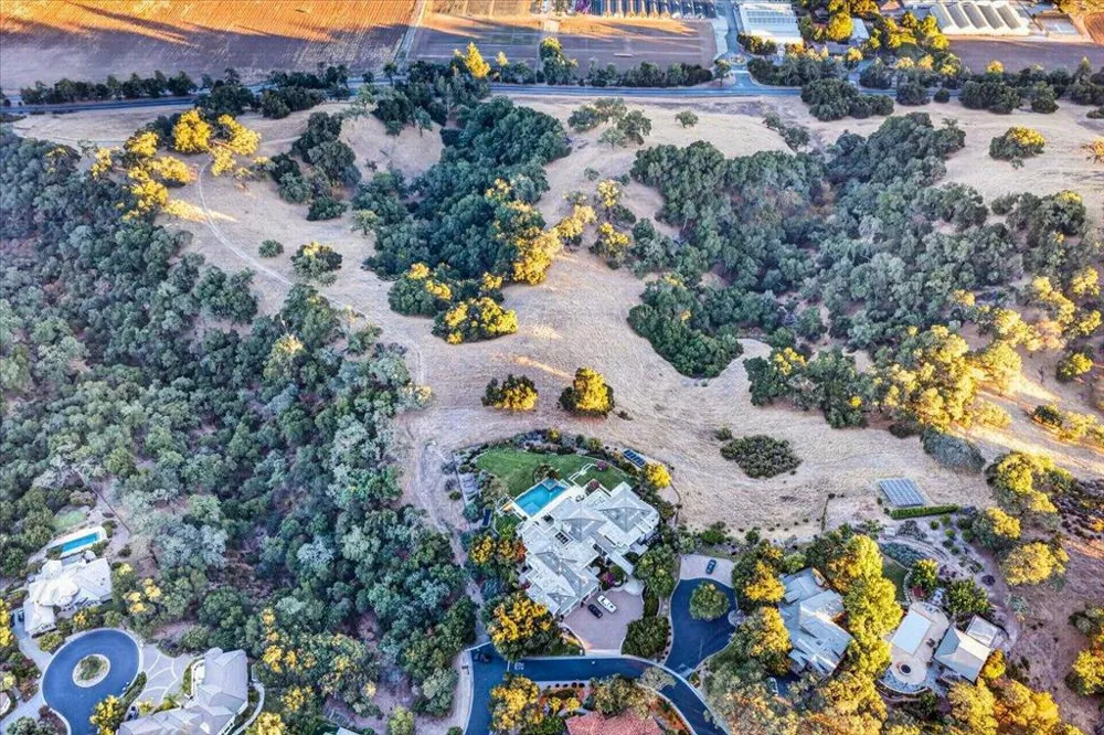 2005 Hecker Pass Hwy Gilroy, CA 95020