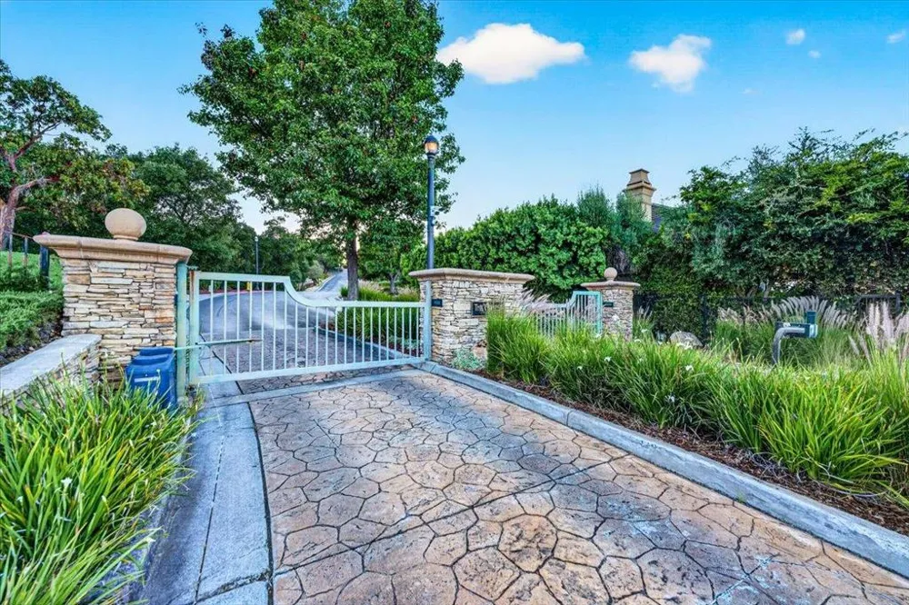2005 Hecker Pass Hwy Gilroy, CA 95020