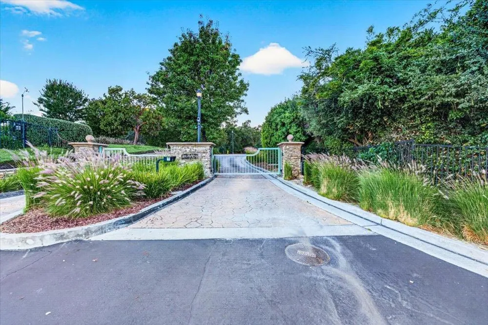 2005 Hecker Pass Hwy Gilroy, CA 95020