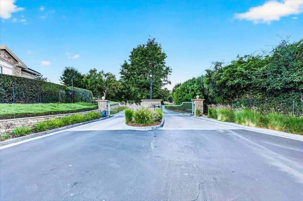 2005 Hecker Pass Hwy Gilroy, CA 95020