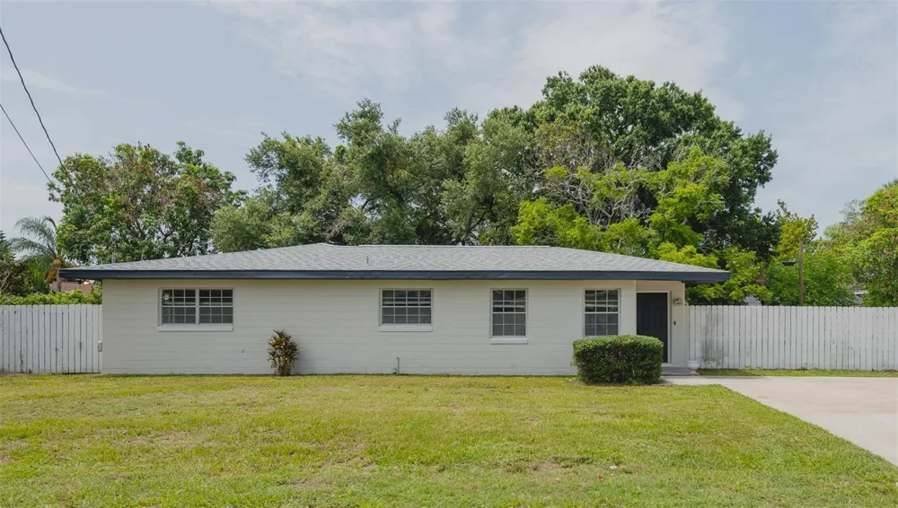 2421 LINSEY STREET Tampa, FL 33605
