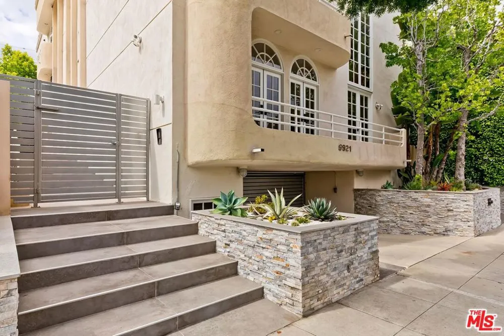 9921 Durant Drive #2 Beverly Hills, CA 90212