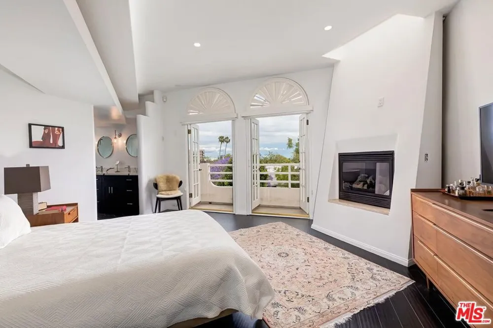 9921 Durant Drive #2 Beverly Hills, CA 90212