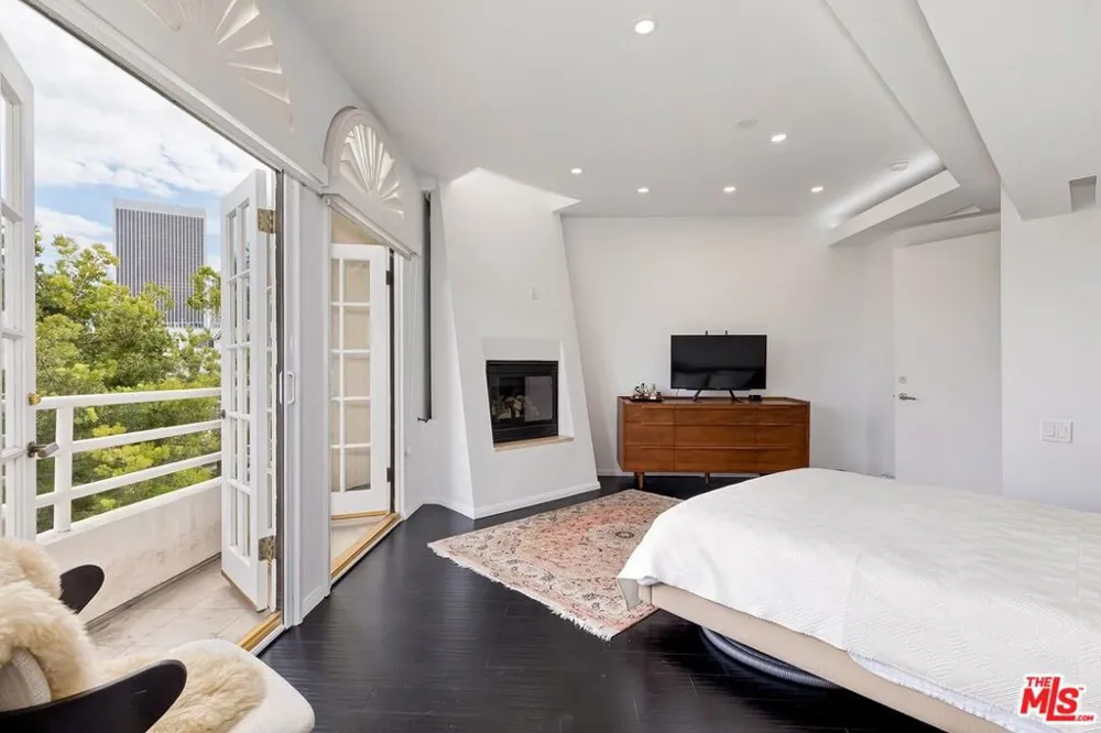 9921 Durant Drive #2 Beverly Hills, CA 90212