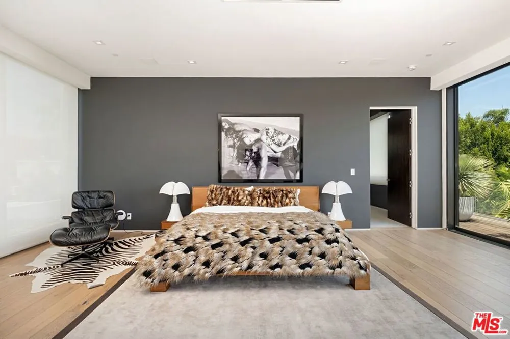 9570 Sunset Boulevard Beverly Hills, CA 90210