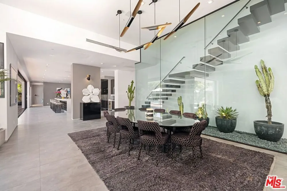9570 Sunset Boulevard Beverly Hills, CA 90210
