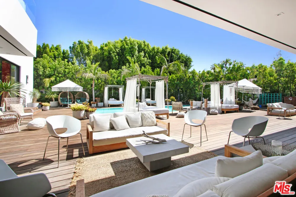 9570 Sunset Boulevard Beverly Hills, CA 90210