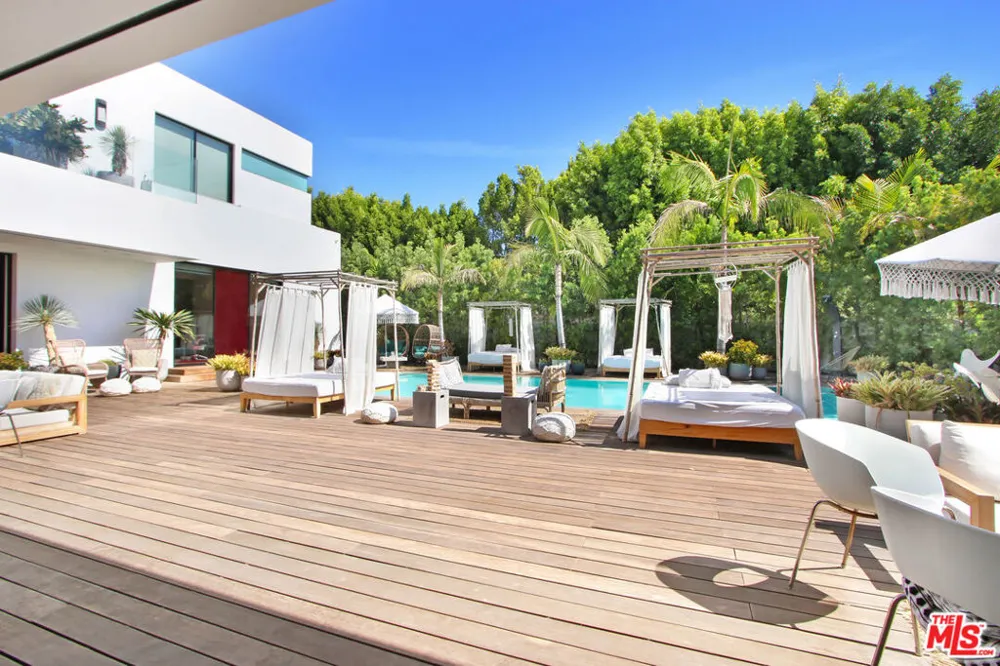 9570 Sunset Boulevard Beverly Hills, CA 90210