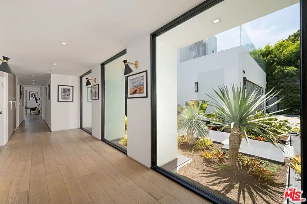 9570 Sunset Boulevard Beverly Hills, CA 90210