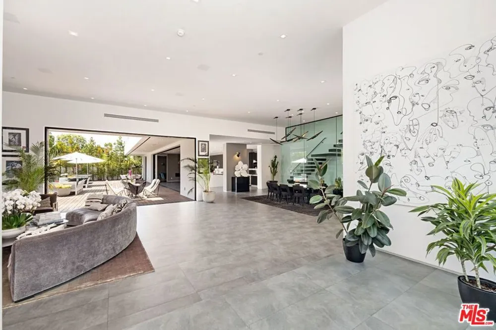 9570 Sunset Boulevard Beverly Hills, CA 90210