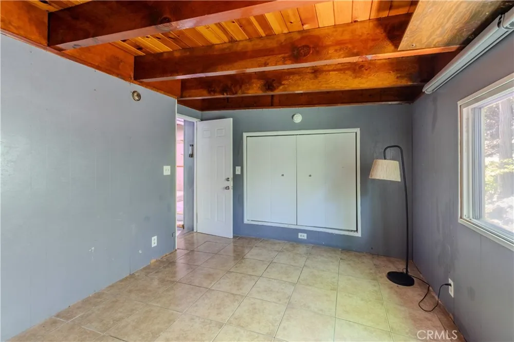 23716 Shady Crestline, CA 92325