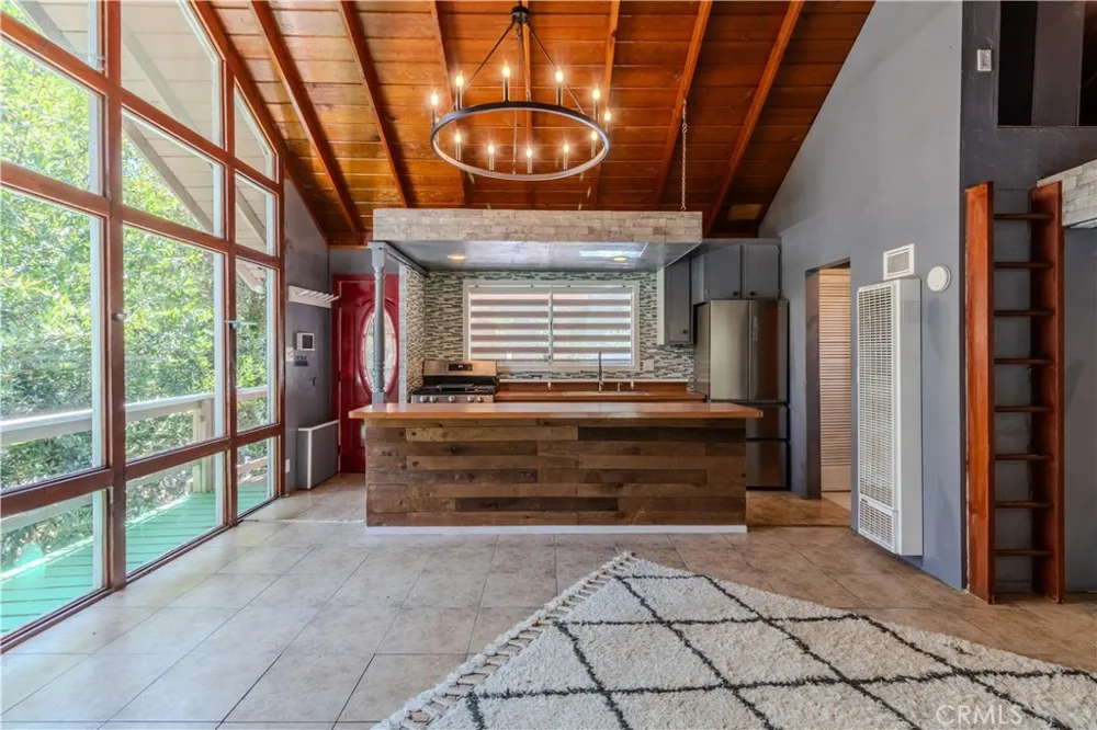 23716 Shady Crestline, CA 92325
