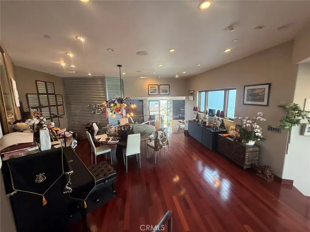 988 Acapulco Laguna Beach, CA 92651