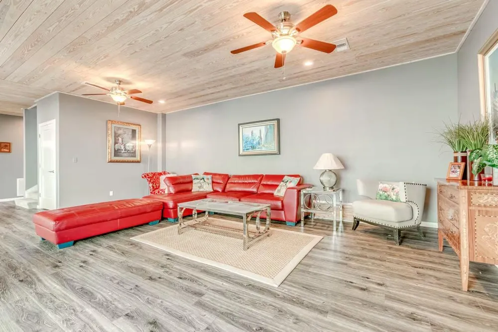 2386 Hwy 87 Gilchrist, TX 77617