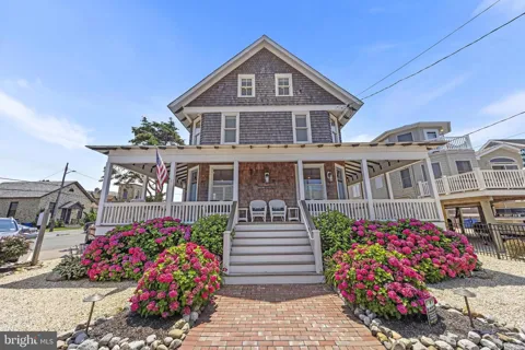 204 SECOND STREET