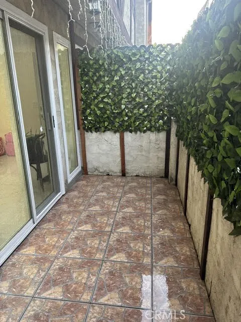7432 Hazeltine #7 Van Nuys, CA 91405
