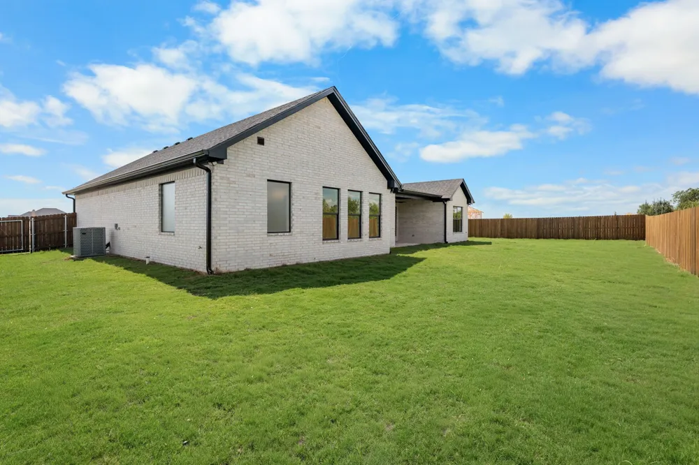1125 Dillinger Road Hewitt, TX 76643