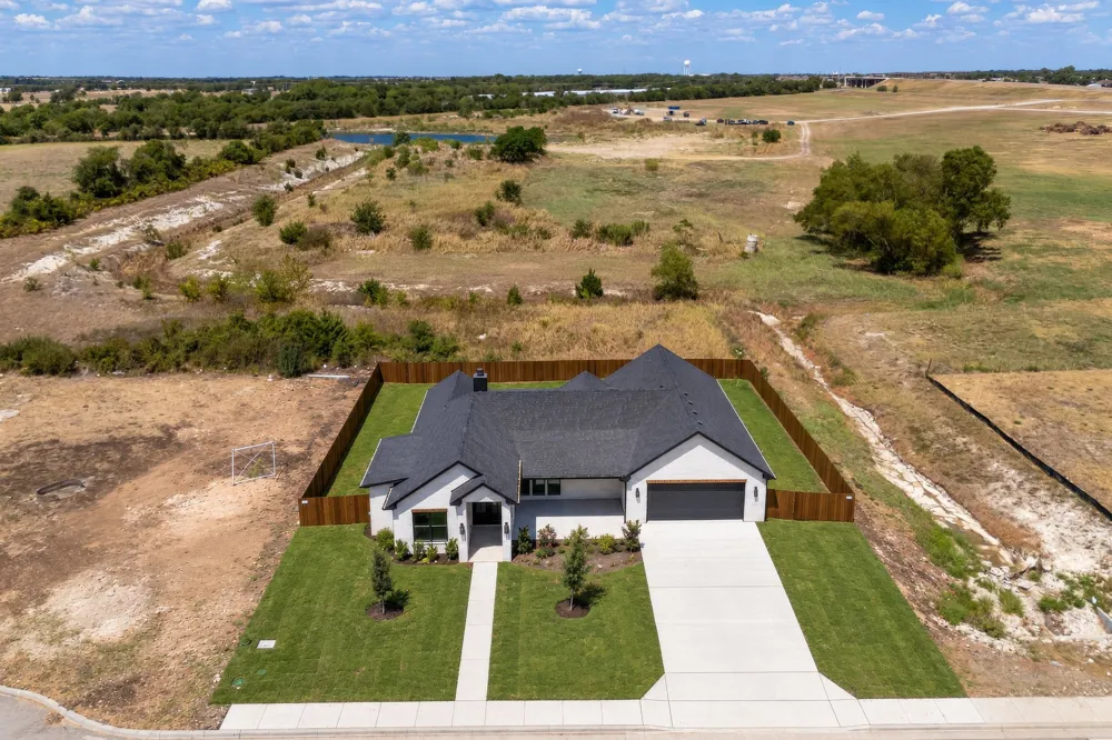1125 Dillinger Road Hewitt, TX 76643