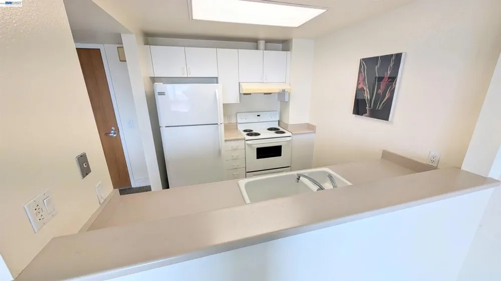 989 Webster St #645 Oakland, CA 94607