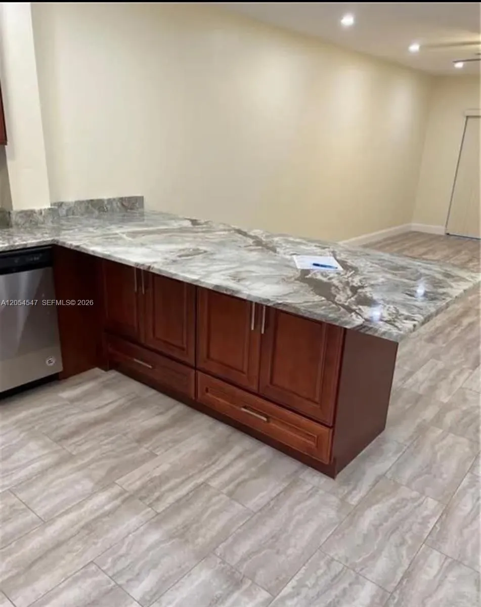 200 Ashbury Rd #204 Hollywood, FL 33024