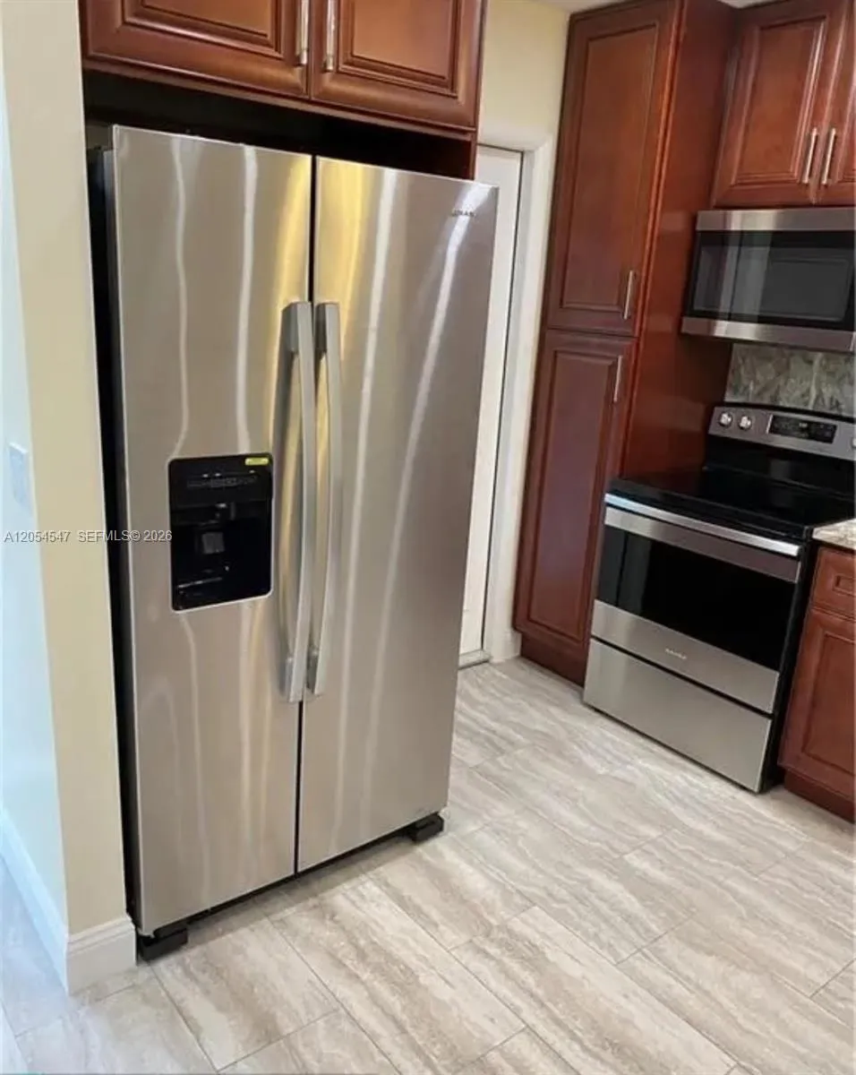 200 Ashbury Rd #204 Hollywood, FL 33024