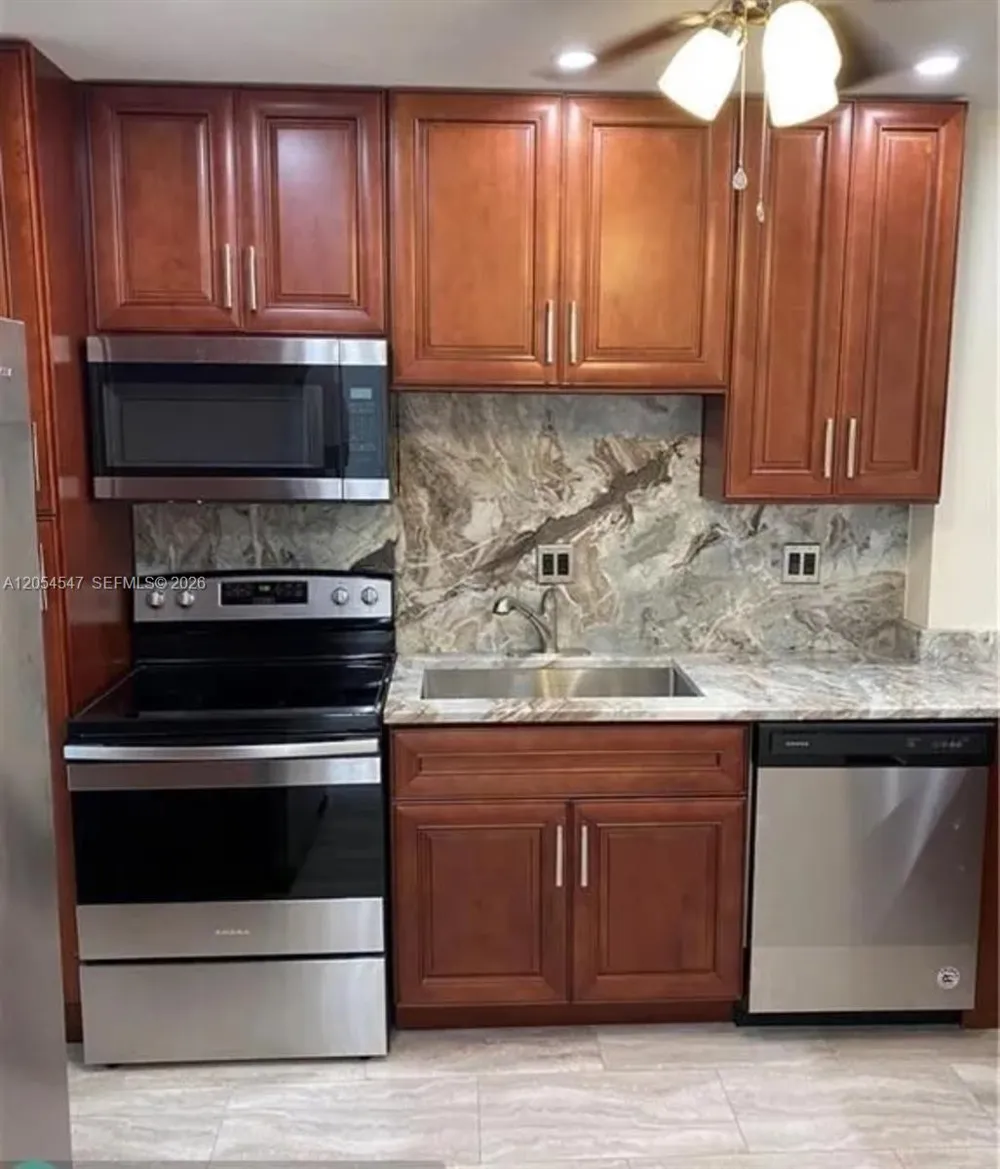 200 Ashbury Rd #204 Hollywood, FL 33024