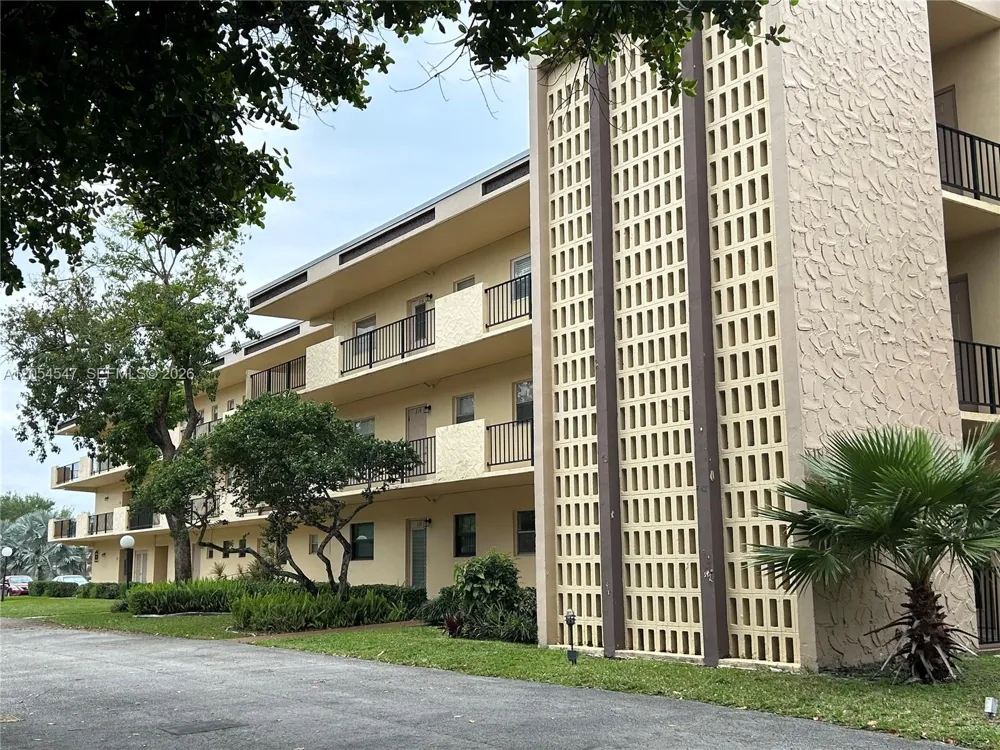 200 Ashbury Rd #204 Hollywood, FL 33024