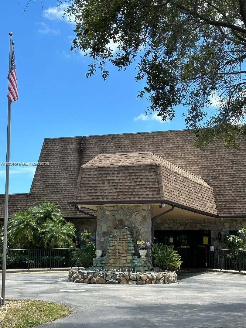 200 Ashbury Rd #204 Hollywood, FL 33024