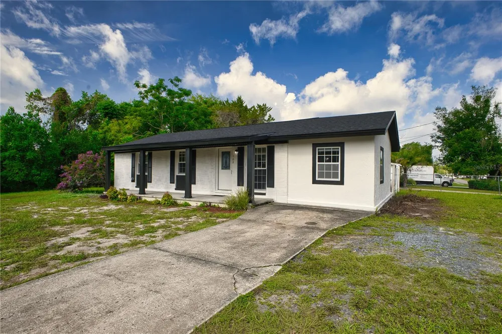 102 AMIGOS ROAD Debary, FL 32713