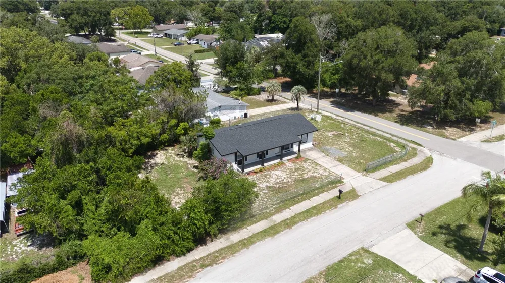 102 AMIGOS ROAD Debary, FL 32713