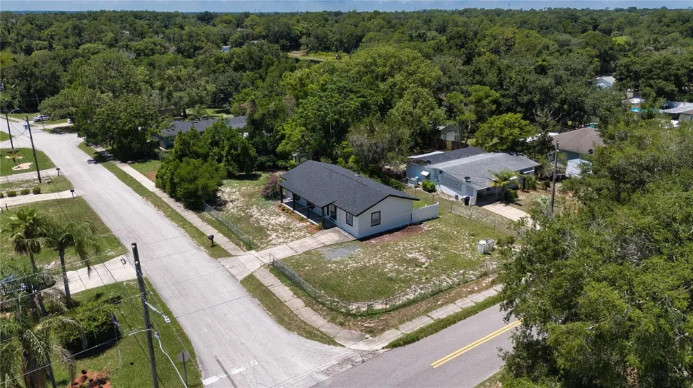 102 AMIGOS ROAD Debary, FL 32713
