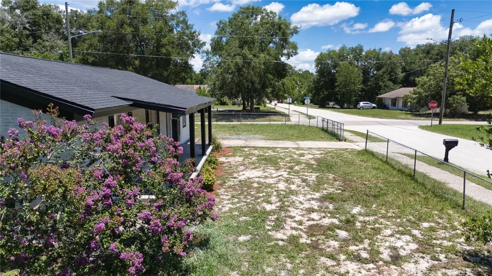 102 AMIGOS ROAD Debary, FL 32713