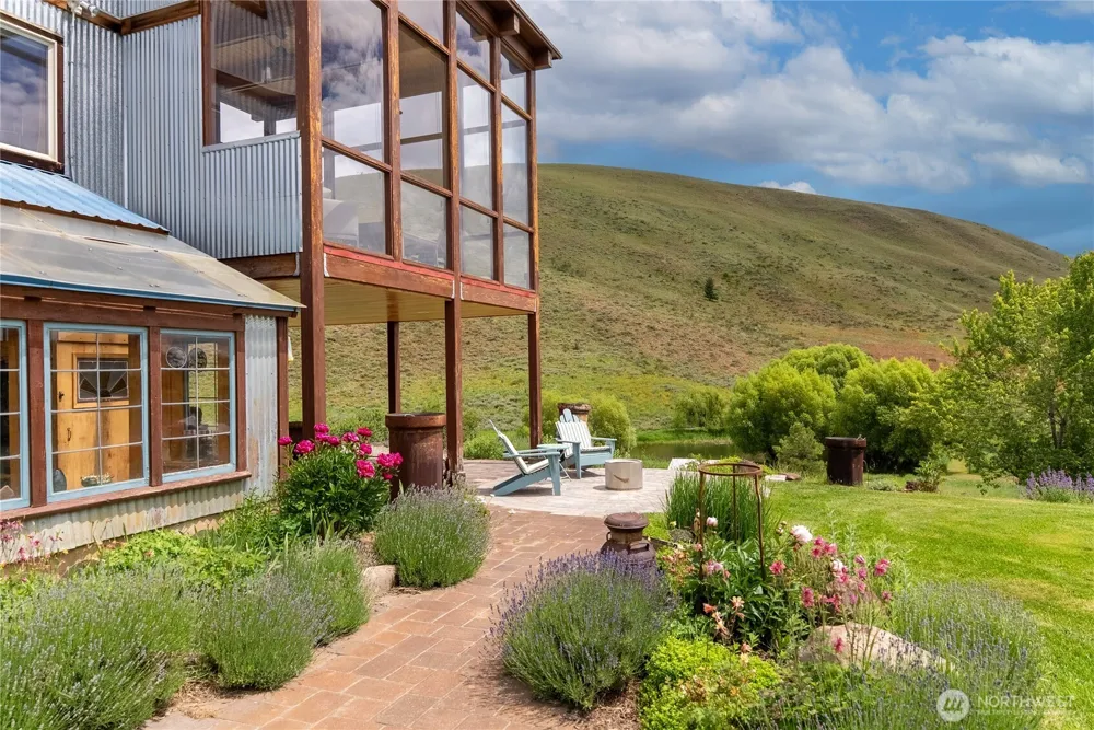 494 Rendezvous Road Winthrop, WA 98862