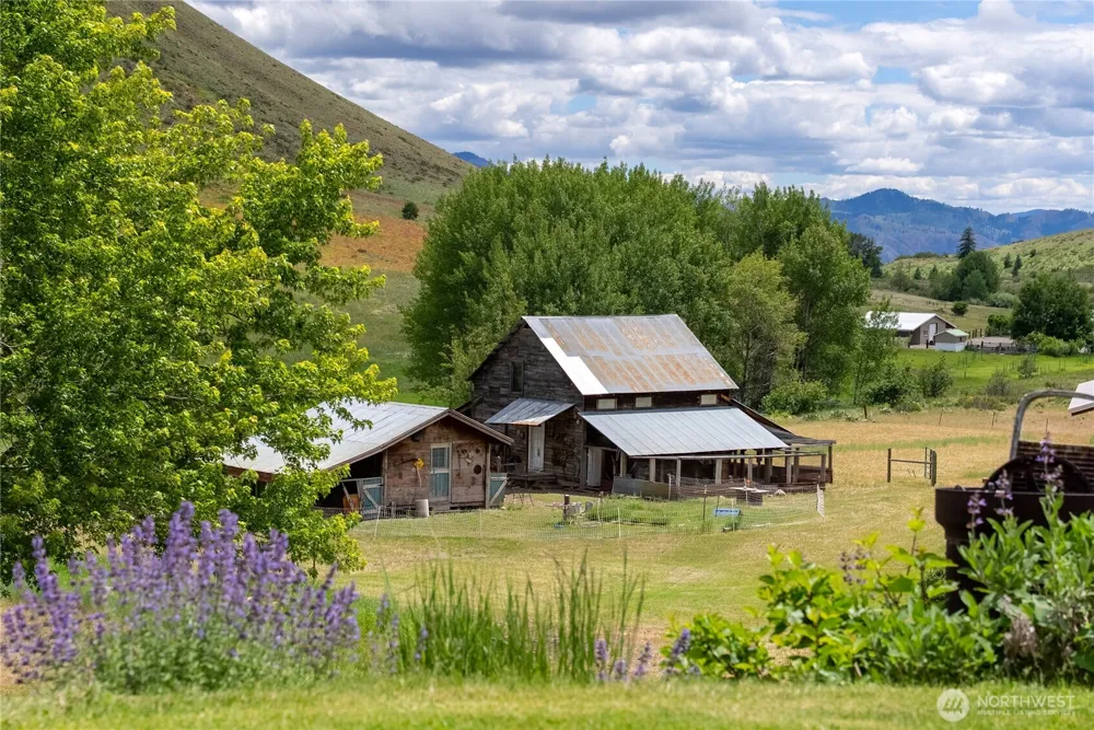 494 Rendezvous Road Winthrop, WA 98862